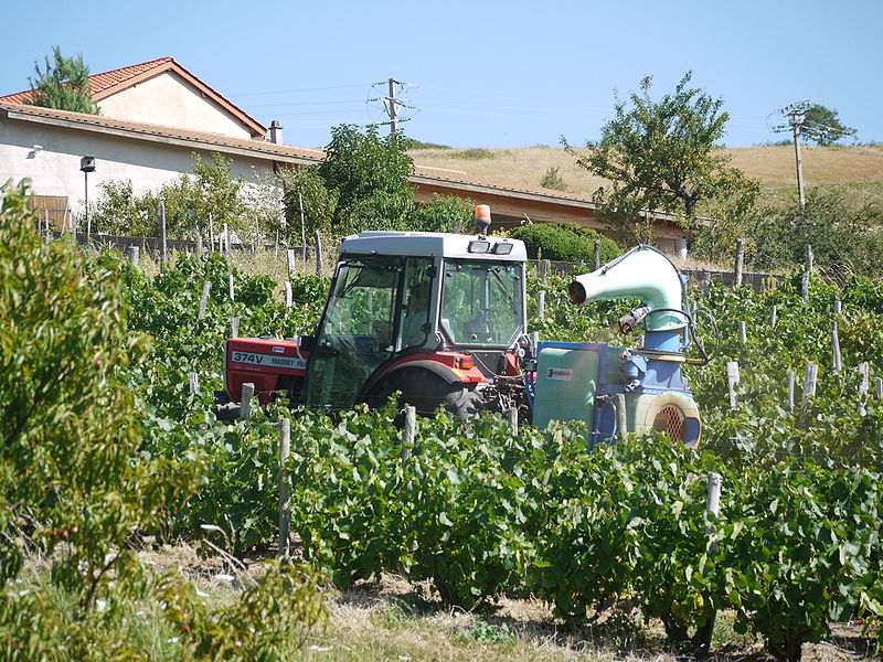 800px Pulverisateur tracté